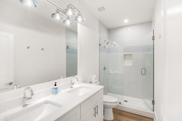 Bathroom 3, The Eagles Nest, Walton