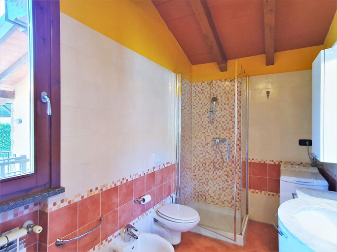 Others 3, Apartment in Bosco with Scenic Terrace, Varese