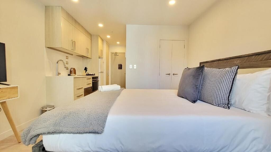 Bedroom 2, Sky Stars Apartments, Waitakere