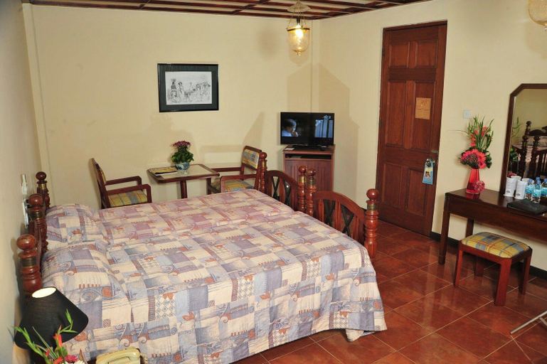 Bedroom 2, Grand Oriental Hotel, Colombo