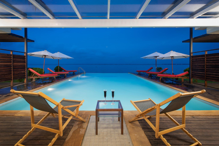 Sport & Beauty 2, StayVista at The Rain - River Villa with Infinity Pool, Alappuzha