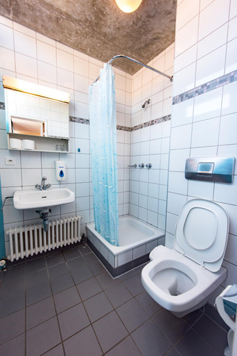 Bathroom 4, Geneva Hostel, Genève
