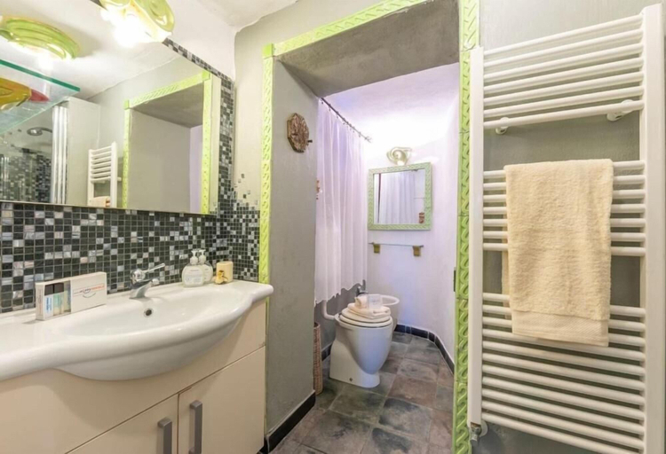 Bathroom 5, la casa fra gli ulivi, La Spezia