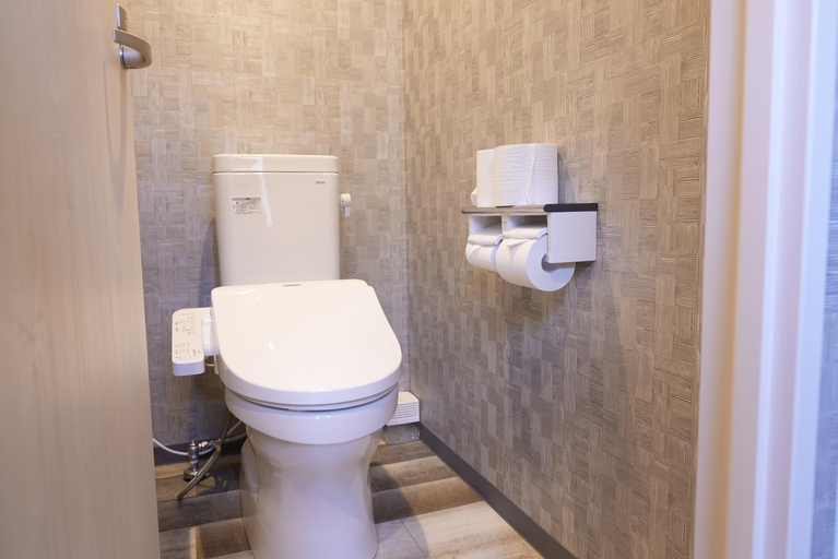 Bathroom 12