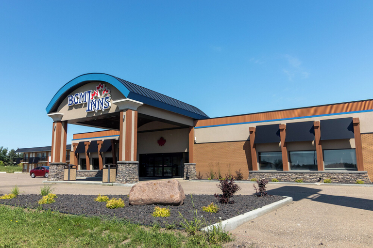 Exterior & Views 2, BCMInns Lloydminster, Division No. 17
