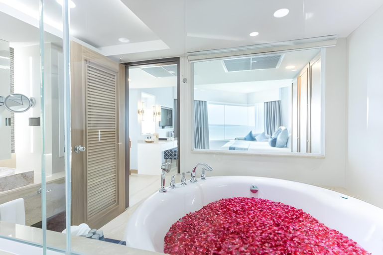 Bathroom 4, Royal Cliff Beach Hotel Pattaya, Pattaya