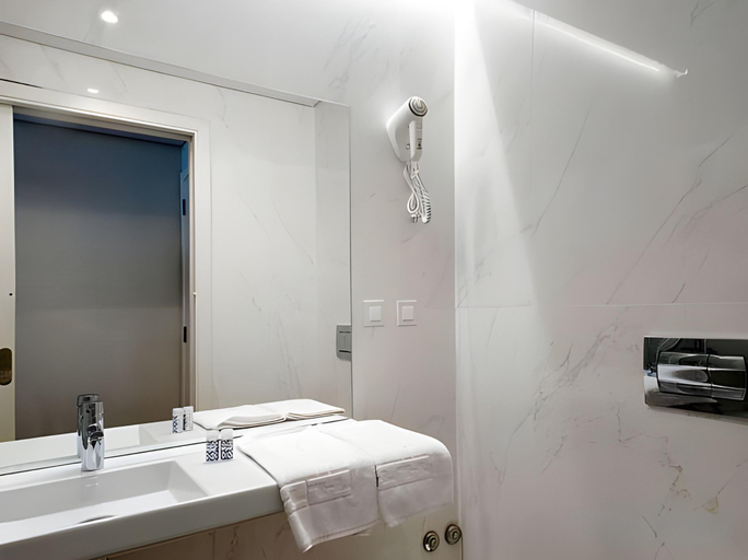 Bathroom 3, The Central House Lisbon Baixa, Lisbon