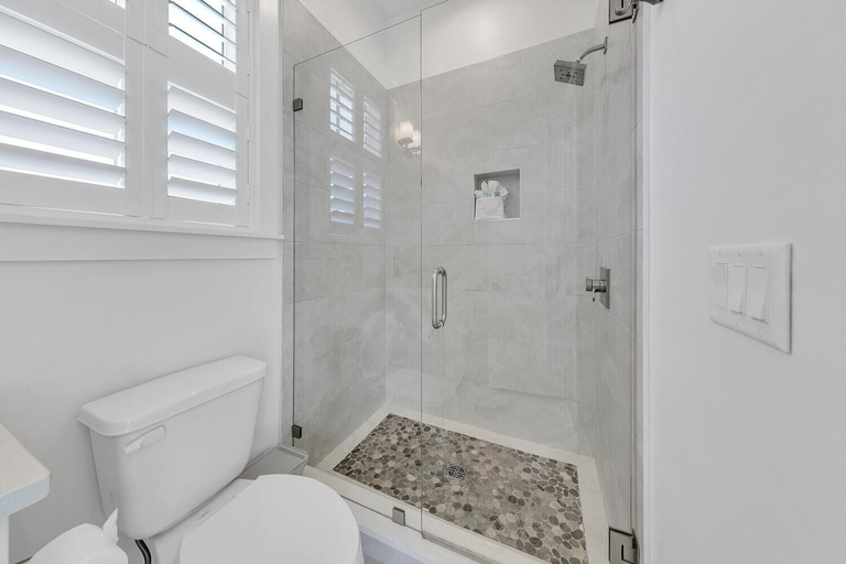 Bathroom, Just Breezin', Walton