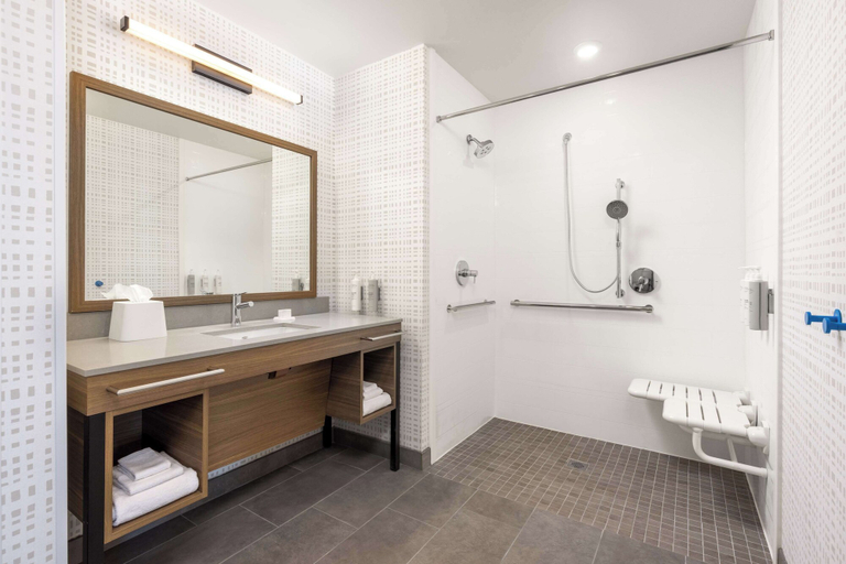 Bathroom 4, Hampton Inn & Suites Cottonwood, Az, Yavapai