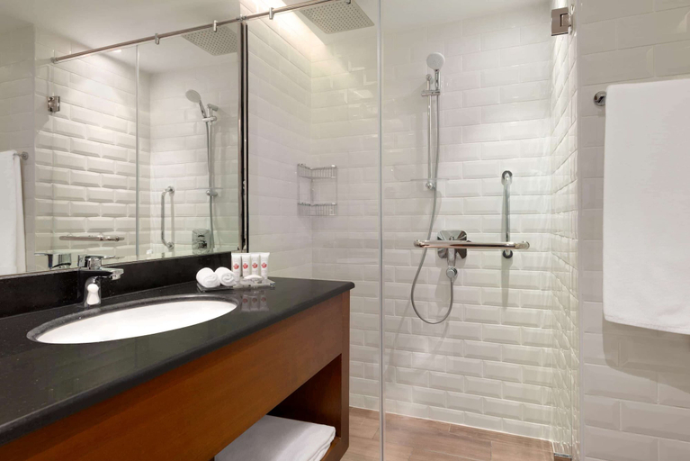 Bathroom 4, Wyndham Garden Muscat Al Khuwair, Muttrah