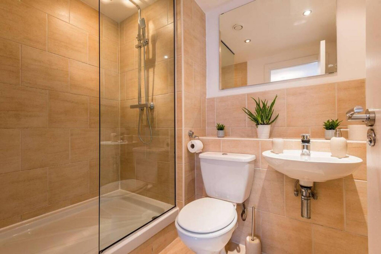 Room 5, Host Apartments Oldham Place, Sefton