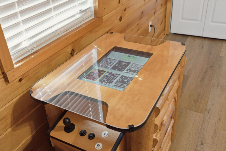 Room 4, Romantic Cabin w Jacuzzi Hot Tub Fireplace, Sevier