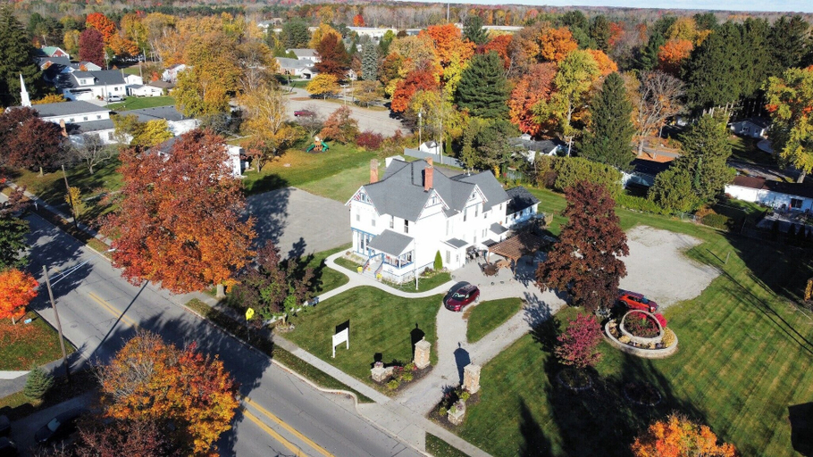 Others 1, Lake Huron Lodge, Sanilac
