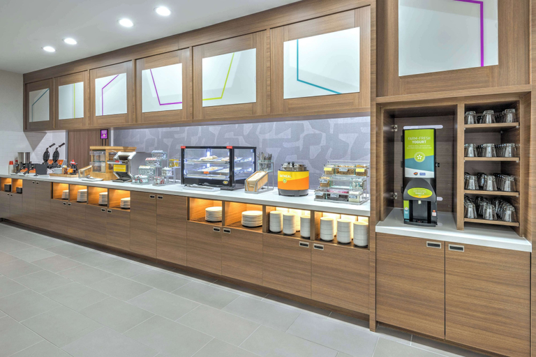 Food & Drinks 5, Home2 Suites Dallas I-30 Cockrell Hill, Dallas