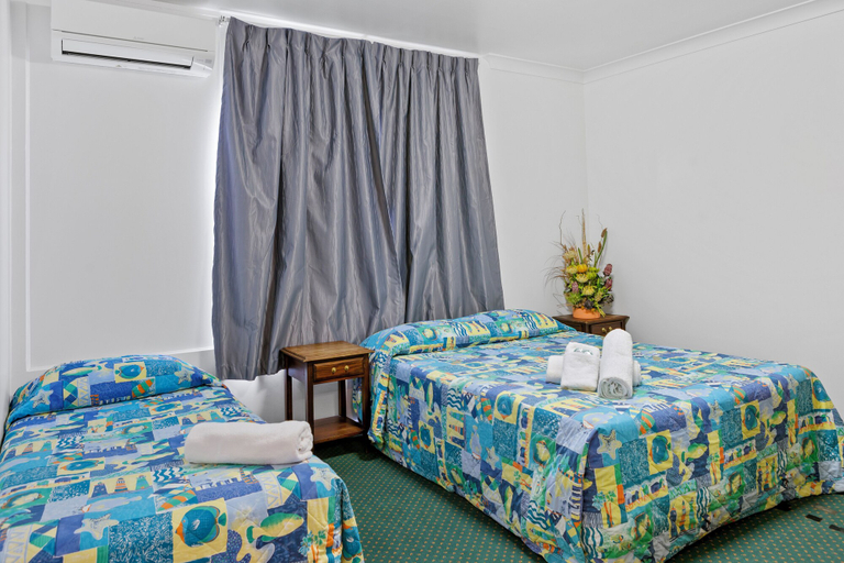 Bedroom 2, O'Shea's Royal Hotel, Goondiwind