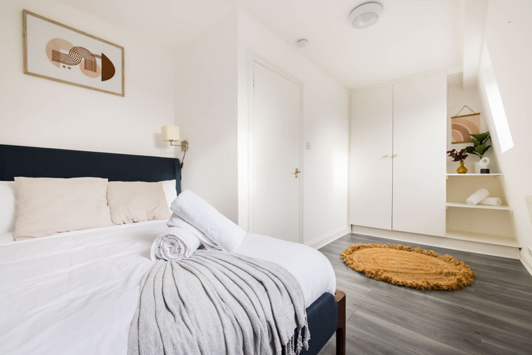 Others 3, Stylish 2 Bedroom Apartment - Shepherd s Bush, London