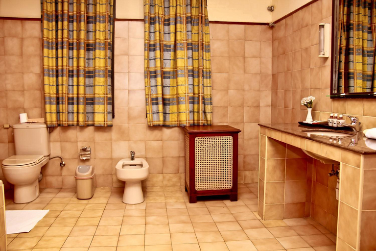 Bathroom 4, Grand Oriental Hotel, Colombo