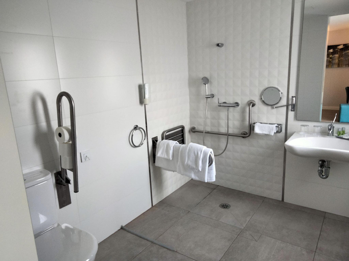 Bathroom 5, Hotel Luxor, Baleares