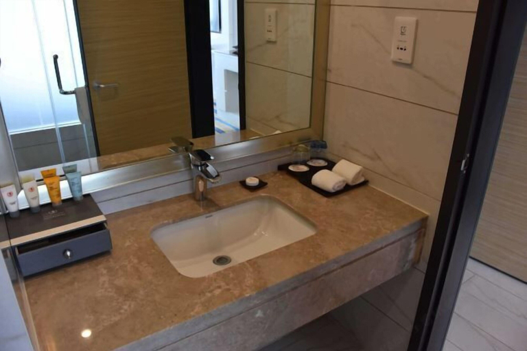 Bathroom 4, Kunming HNA Flight Hotel, Kunming