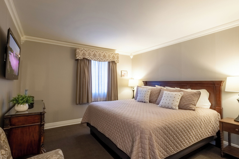 Bedroom 4, Red Coach Inn, Niagara