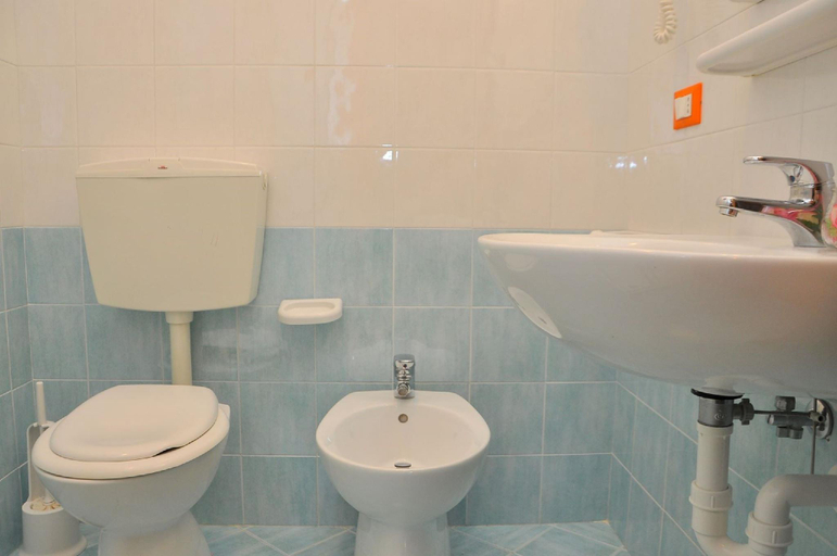 Bathroom, Fantastic Apartment in a Great Location, Venezia