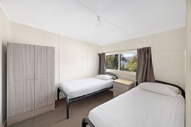 Bedroom 3, Reflections Burrinjuck Waters - Holiday Park, Yass Valley