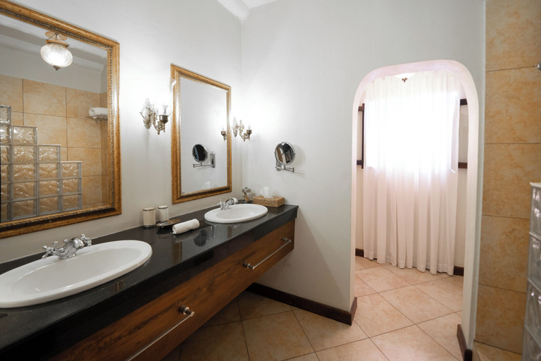 Bathroom 4, Lion in the Sun Boutique Hotel & Spa, Malindi