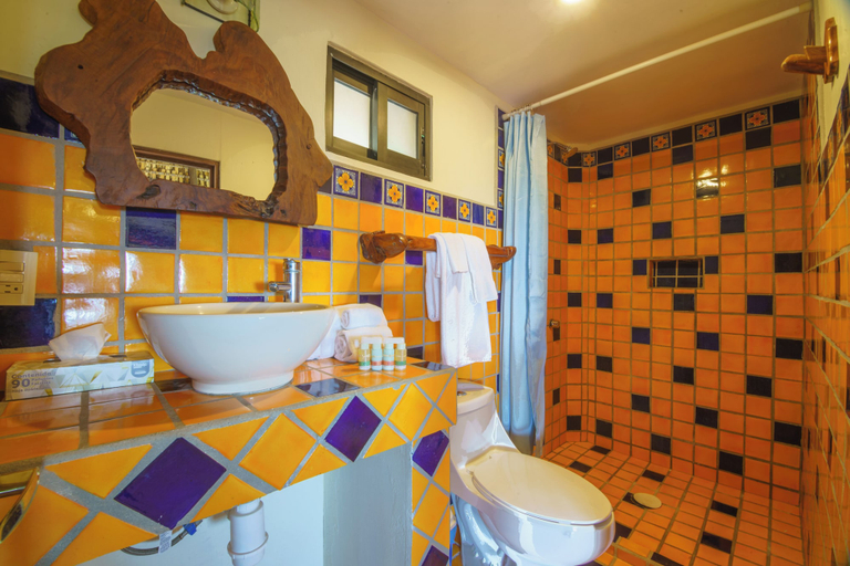 Bathroom 4, Casamar Suites, Dist. Pochutla