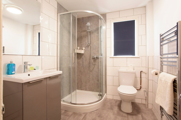 Bathroom 4, The Dunedin, Cornwall