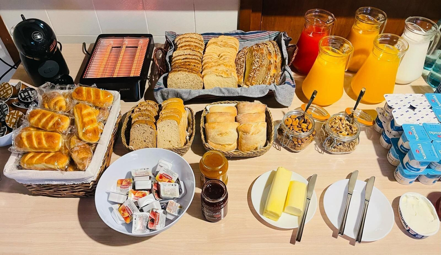 Food & Drinks 5, Cubez Hostel Viladrau, Girona