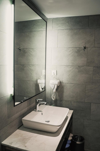 Bathroom 4, Amigo Hotel, Miri