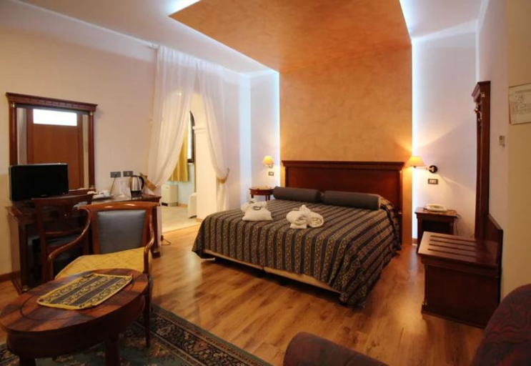 Bedroom 2, Garda Sol SPA Hotel & Appartamenti, Brescia