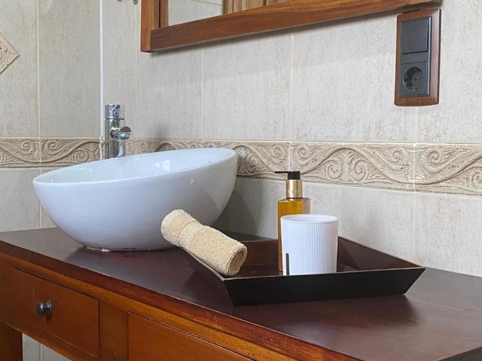 Bathroom 3, Coastal House in La Marina-sleeps6 - Private Pool, Alicante
