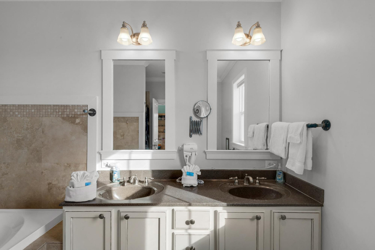 Bathroom 3, Blue Mountain Breeze, Walton
