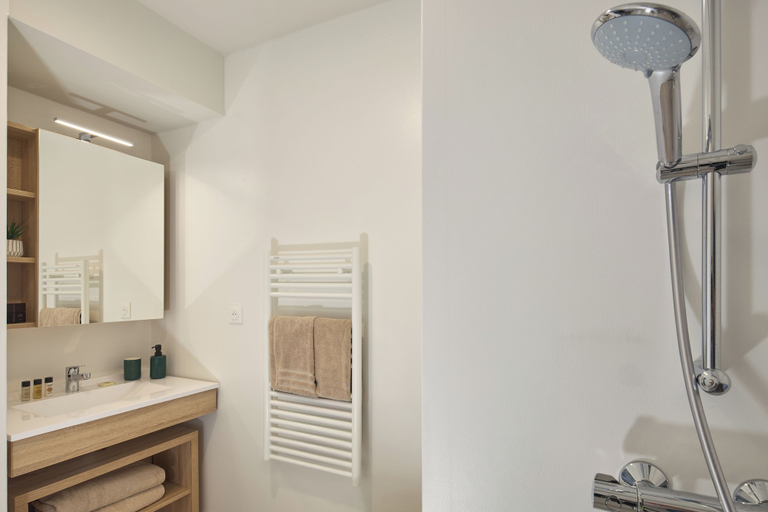 Bathroom 5, Quality Aparthotel Nancy Centre, Meurthe-et-Moselle