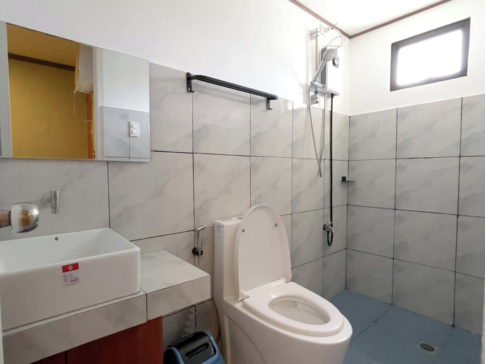 Bathroom 5, Red Apple Hotel and Resort Batangas, San Juan