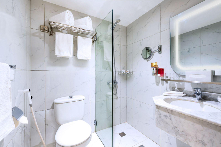 Bathroom 4, Palestine Hotel Makkah, Makkah