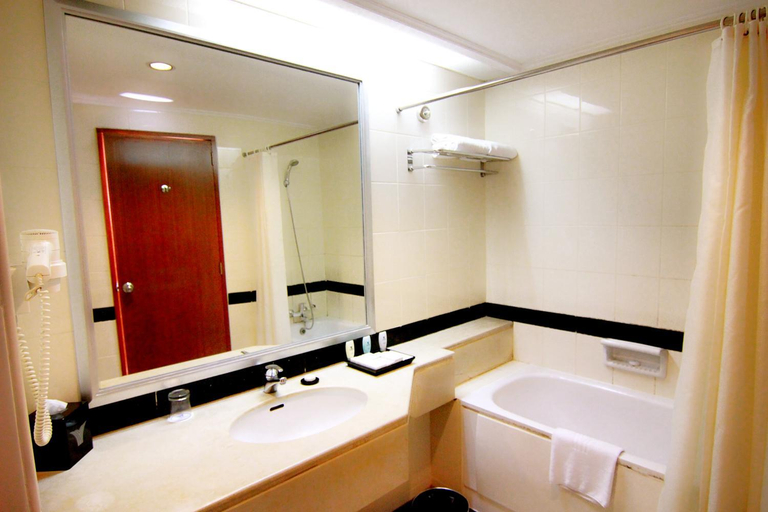 Bathroom 16