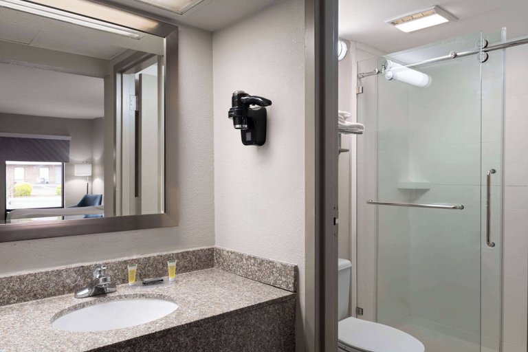 Bathroom 4, Days Inn by Wyndham Weldon/Roanoke Rapids, Halifax