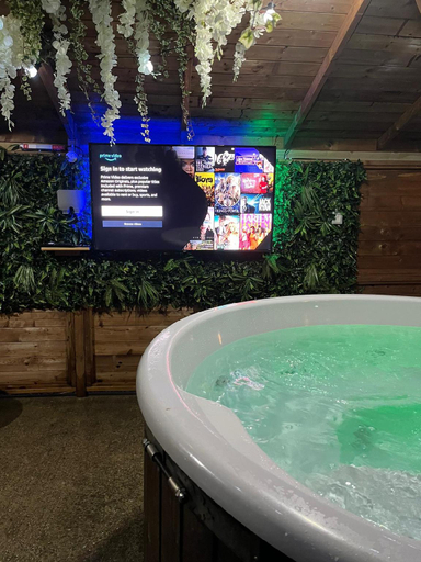 Sport & Beauty, Escape To Our Hot Tub Oasis, Anglesey