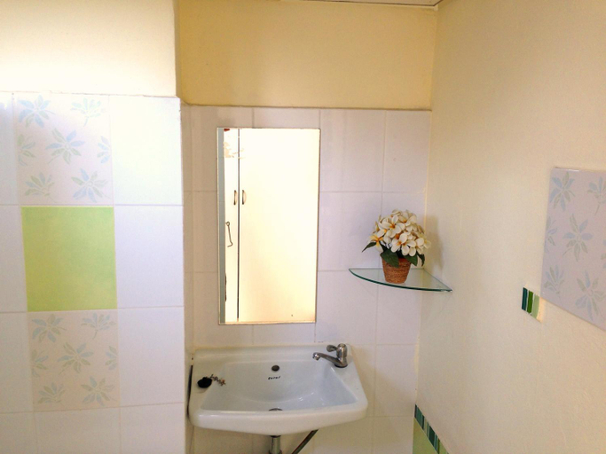Bathroom 4