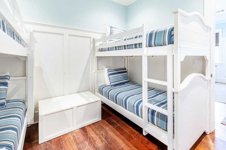 Bedroom 3, Stay Salty, Walton