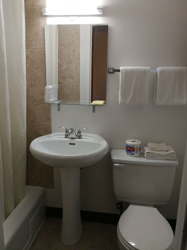 Bathroom 3, Star Motel, Division No. 3