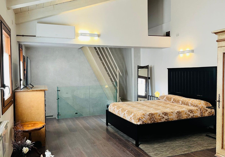 Room 2, Luxury S A San Marco Palace 3mins From San Marco, Venezia