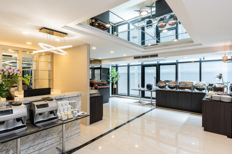 Food & Drinks 5, SureStay Plus by Best Western Sukhumvit 2, Khlong Toey