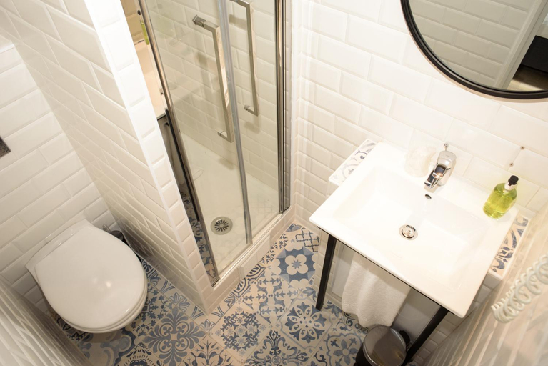 Bathroom 4, Hotel des Arts Bastille, Paris