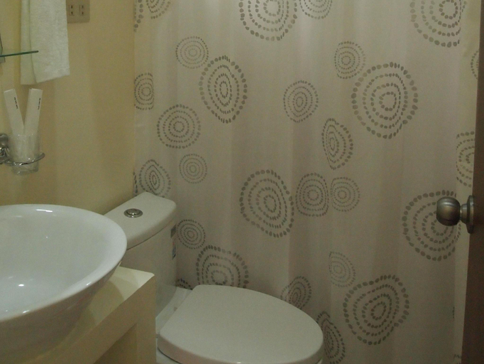 Bathroom 5, Blue Lagoon Inn & Suites, Puerto Princesa City