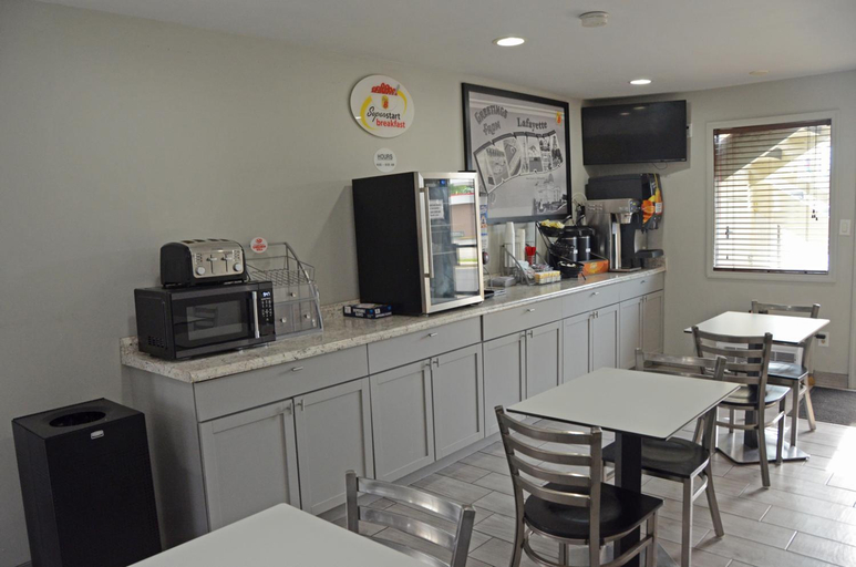 Food & Drinks 5, Super 8 by Wyndham Lafayette, Tippecanoe