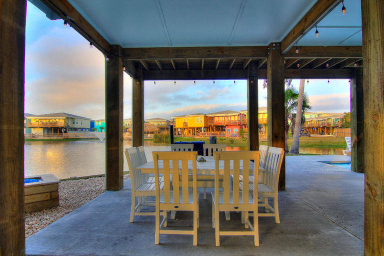 Food & Drinks 5, At Last, Nueces