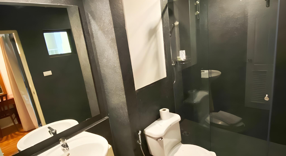 Bathroom 7